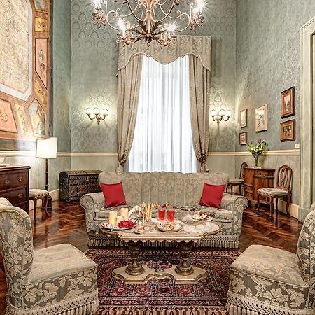 Arthouse Lady Marys Tribunali Luxury Suite Napels Buitenkant foto