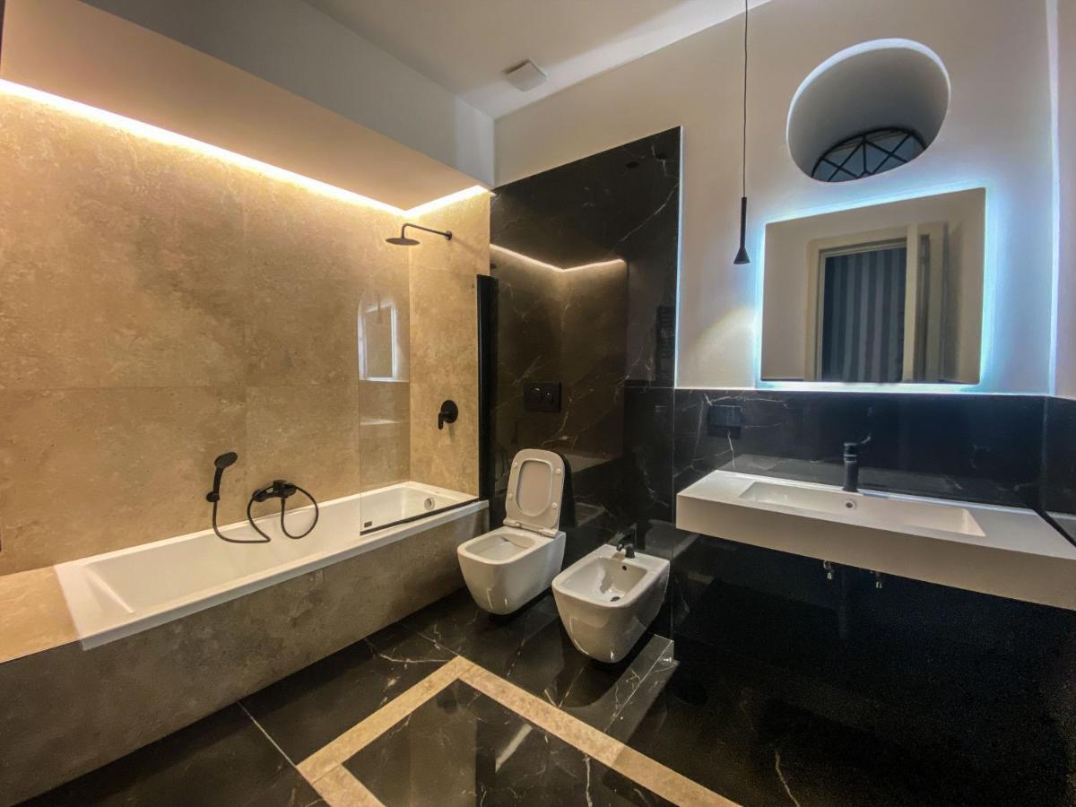 Arthouse Lady Marys Tribunali Luxury Suite Napels Buitenkant foto