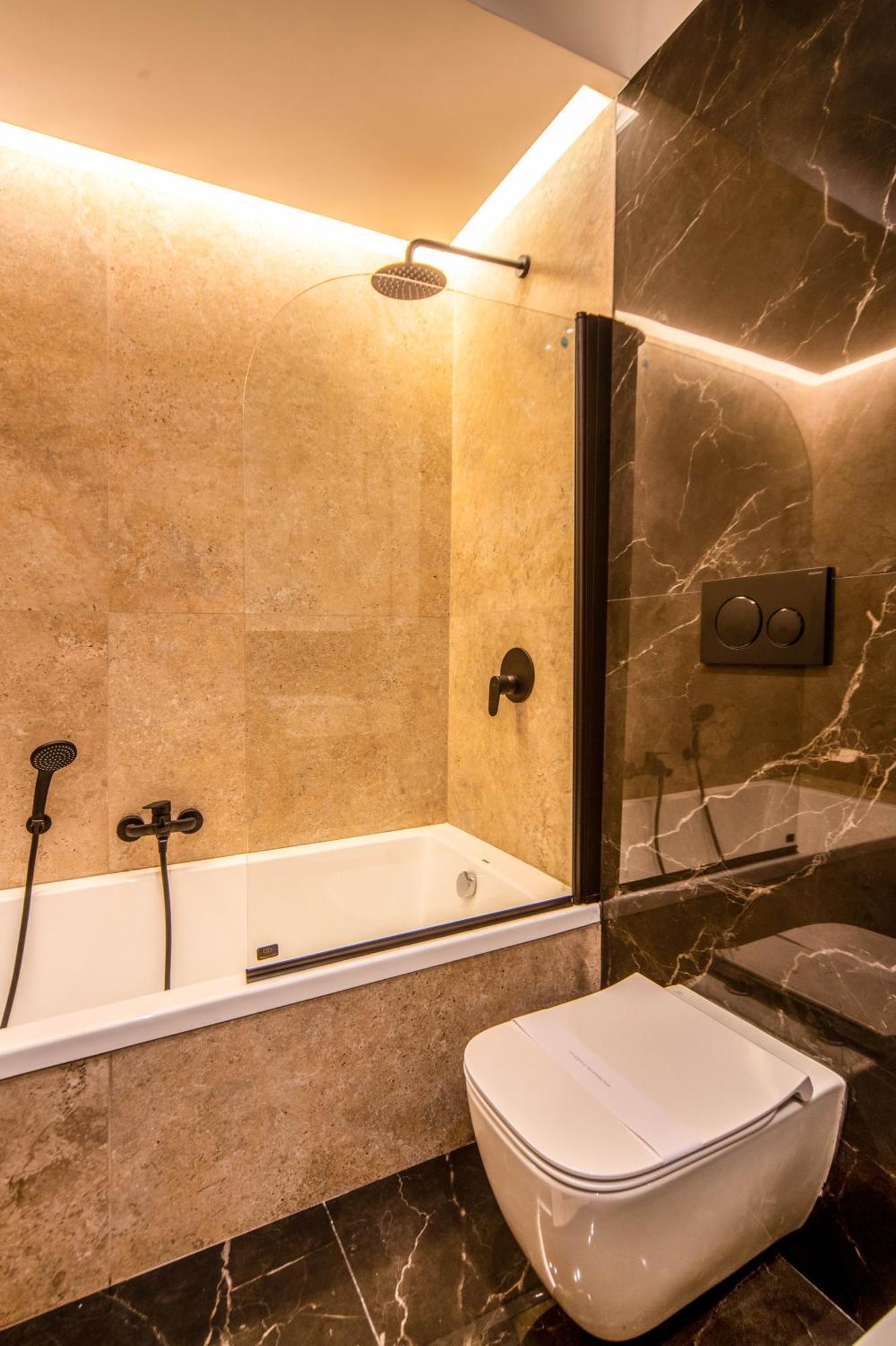 Arthouse Lady Marys Tribunali Luxury Suite Napels Buitenkant foto