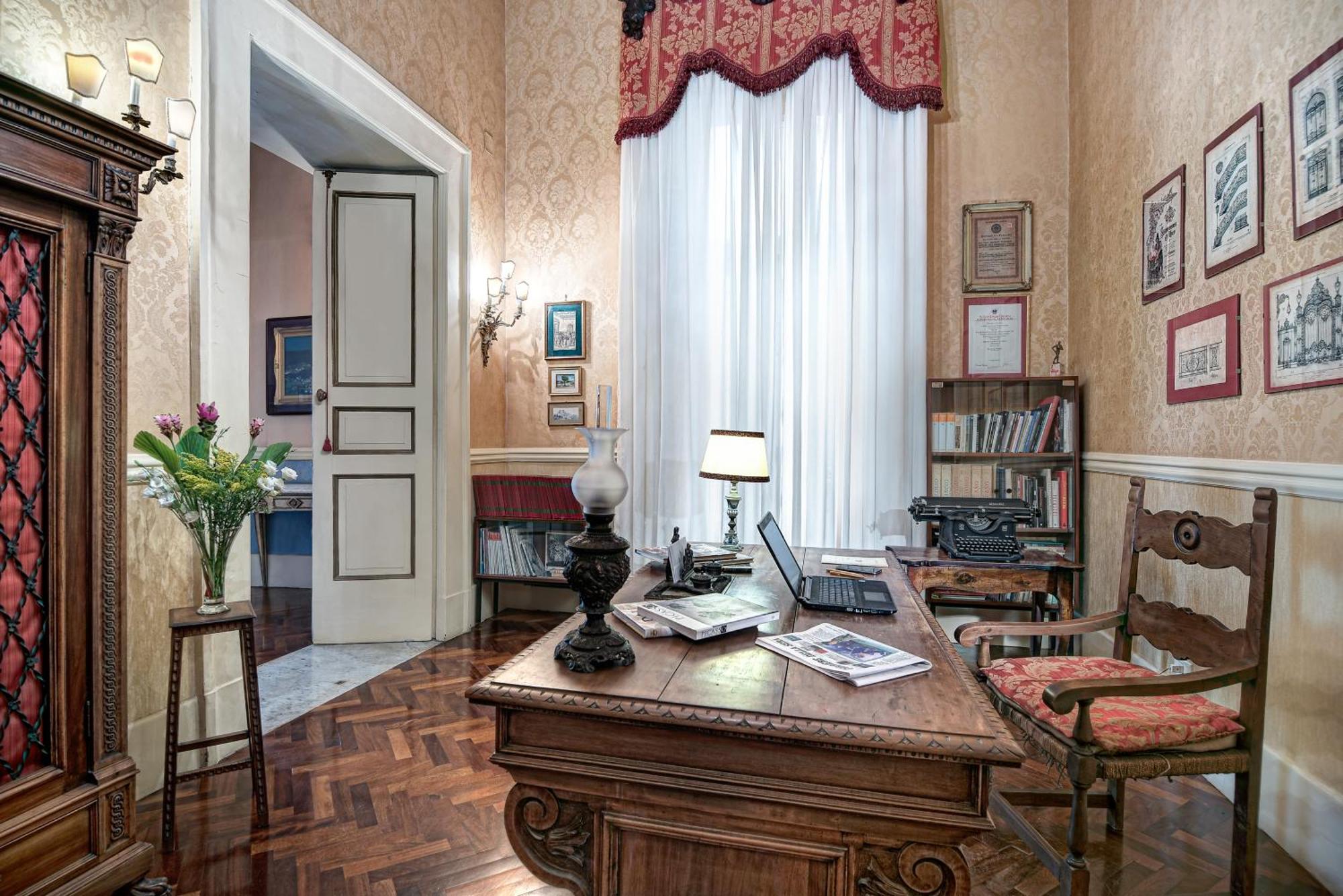 Arthouse Lady Marys Tribunali Luxury Suite Napels Buitenkant foto