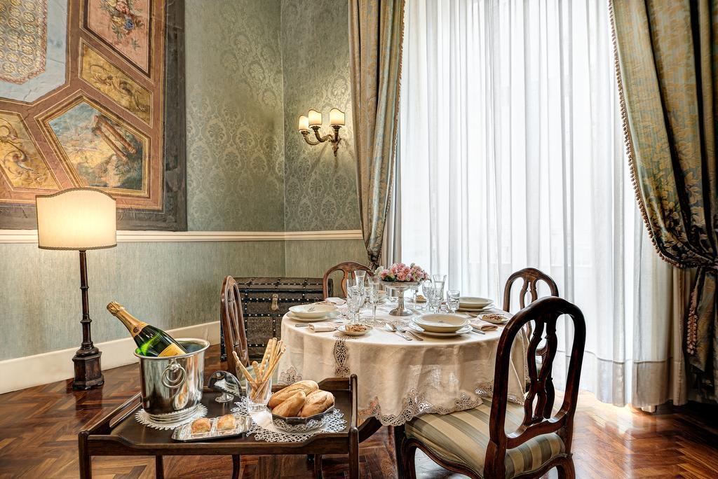 Arthouse Lady Marys Tribunali Luxury Suite Napels Buitenkant foto