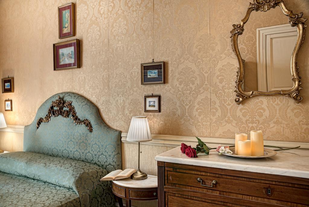 Arthouse Lady Marys Tribunali Luxury Suite Napels Buitenkant foto