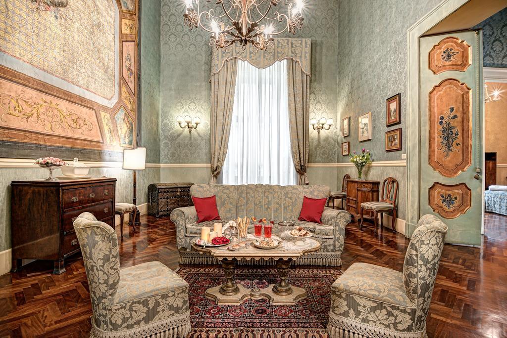 Arthouse Lady Marys Tribunali Luxury Suite Napels Buitenkant foto