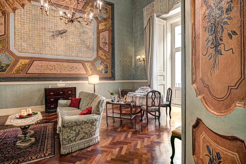 Arthouse Lady Marys Tribunali Luxury Suite Napels Buitenkant foto